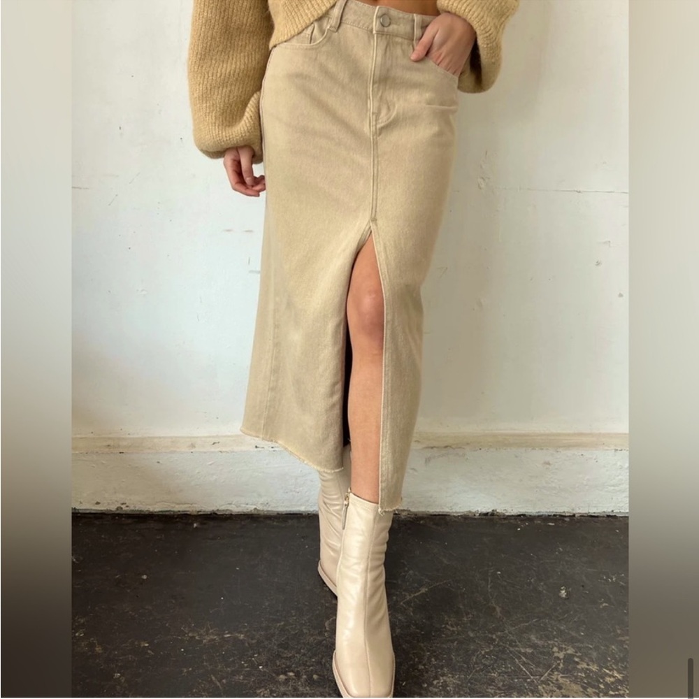 Levi’s tan denim front slit skirt midi size 8 women’s Y2K